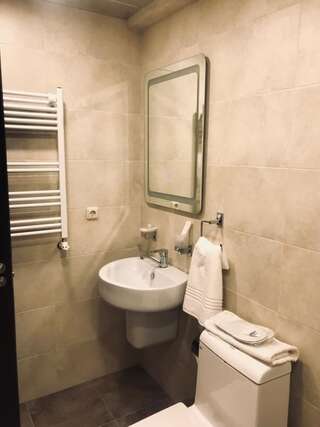 Отель Eridana Hotel Ереван Люкс с 1 спальней-4